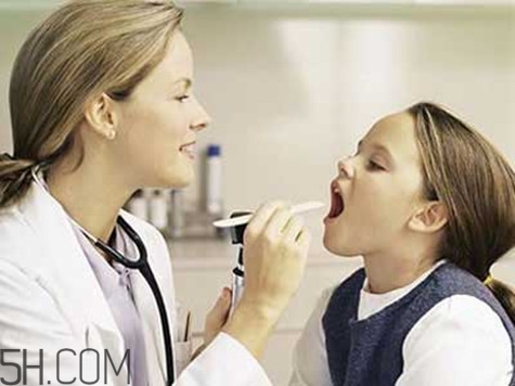 扁桃體發(fā)炎可以吃哪些水果？扁桃體發(fā)炎和咽喉炎有什么區(qū)別？