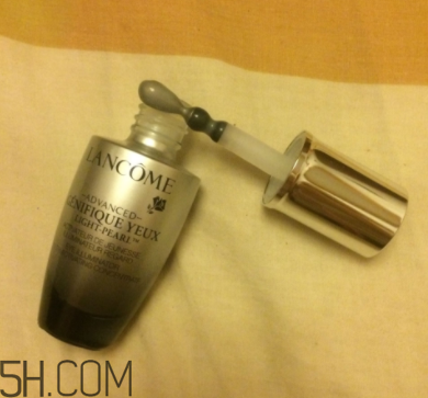 蘭蔻小黑瓶大眼精華什么時(shí)候用？早上還是晚上？