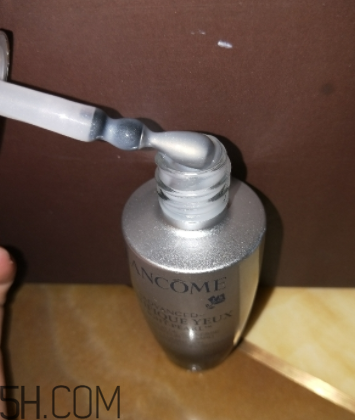 蘭蔻小黑瓶大眼精華什么時(shí)候用？早上還是晚上？