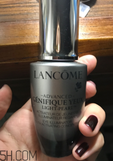 蘭蔻小黑瓶大眼精華什么時(shí)候用？早上還是晚上？