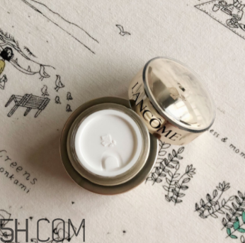 蘭蔻菁純眼霜與小黑瓶眼霜有什么區(qū)別？哪個(gè)好用？