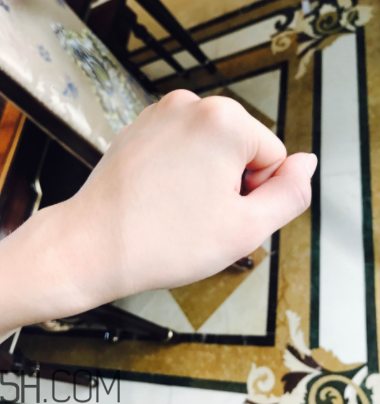 蘭蔻菁純氣墊粉底液110號色適合黃皮嗎？真人試色