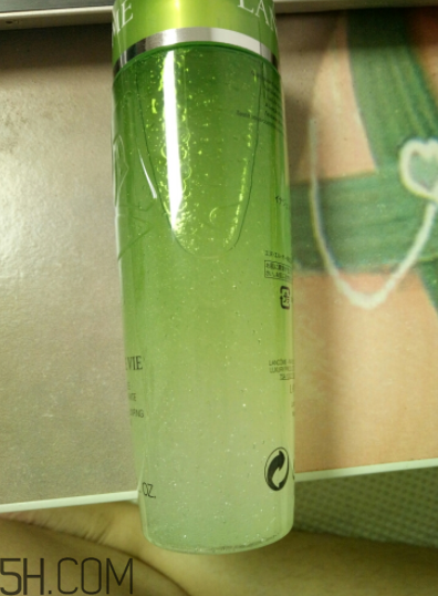 蘭蔻水光潤養(yǎng)美容液油不油？適合油皮嗎？