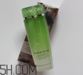 蘭蔻水光潤養(yǎng)美容液油不油？適合油皮嗎？