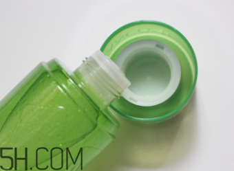 蘭蔻水光潤養(yǎng)美容液油不油？適合油皮嗎？