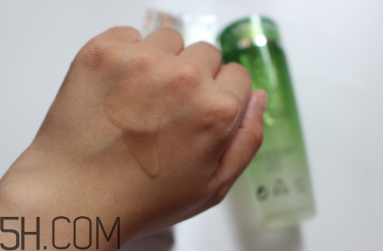 蘭蔻水光潤養(yǎng)美容液油不油？適合油皮嗎？