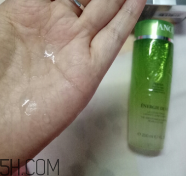 蘭蔻水光潤養(yǎng)美容液油不油？適合油皮嗎？