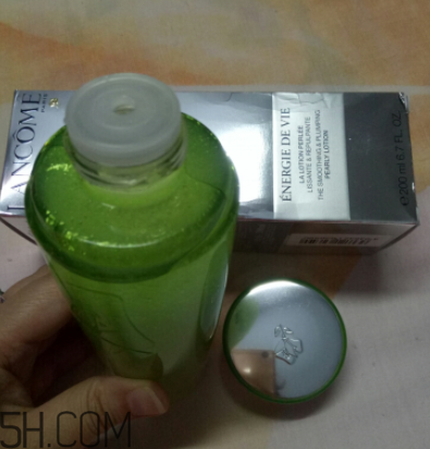 蘭蔻水光潤養(yǎng)美容液油不油？適合油皮嗎？