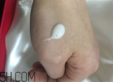 蘭蔻美膚修護精華乳有刺激嗎？適合敏感肌嗎？