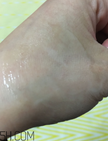 蘭蔻美膚修護精華乳有刺激嗎？適合敏感肌嗎？