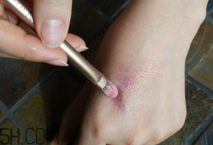 mac魅可人魚姬眼影日常嗎？mac魅可人魚姬眼影是什么顏色