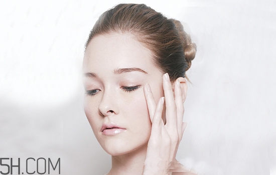 眼霜分幾種？眼霜和眼部精華一樣嗎？