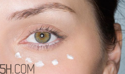 先抹眼霜還是先抹乳液？sk2眼霜價格是多少？