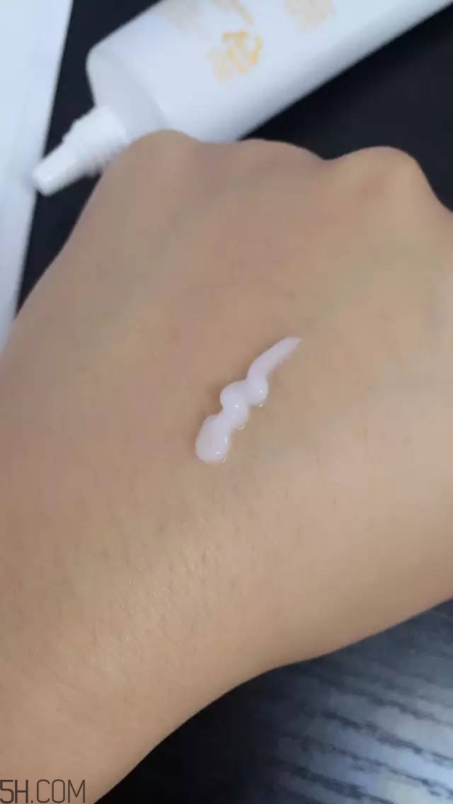 眼霜需要早晚都用嗎？ahc第五代眼霜效果怎么樣？