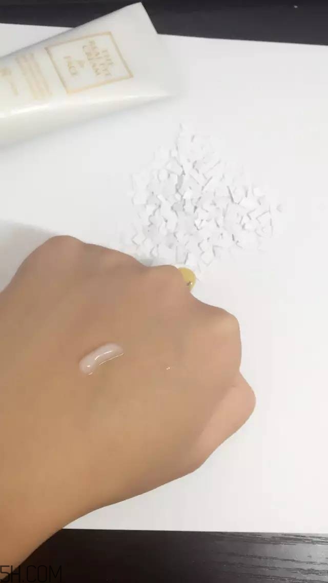 眼霜需要早晚都用嗎？ahc第五代眼霜效果怎么樣？