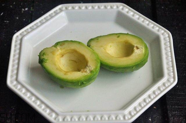 牛油果和牛奶可以一起吃嗎？牛油果和牛奶可以榨汁嗎？