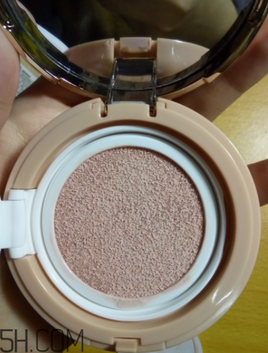 韓熙貞礦物氣墊霜油不油？適合油皮嗎？