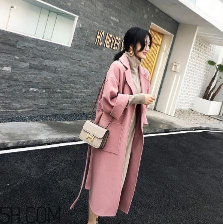 粉色大衣配什么顏色包包？粉色大衣搭配什么包？