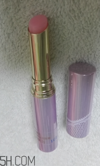 娥佩蘭潤唇膏有香味嗎？娥佩蘭潤唇膏有味道嗎？