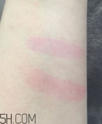 娥佩蘭潤唇膏有香味嗎？娥佩蘭潤唇膏有味道嗎？