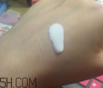 娥佩蘭防曬霜是物理防曬還是化學防曬？油不油？