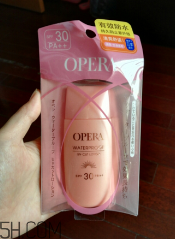 娥佩蘭防曬霜是物理防曬還是化學防曬？油不油？