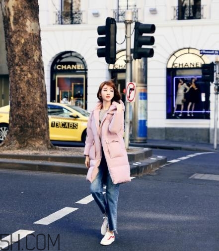 粉色羽絨服配什么褲子？粉色羽絨服搭配什么褲子好看？