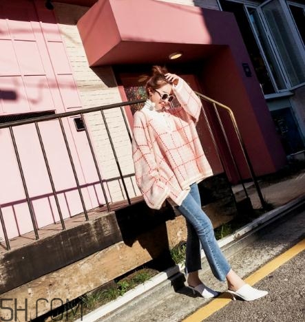 粉色毛衣搭配什么下身？粉色毛衣下面怎么搭配？