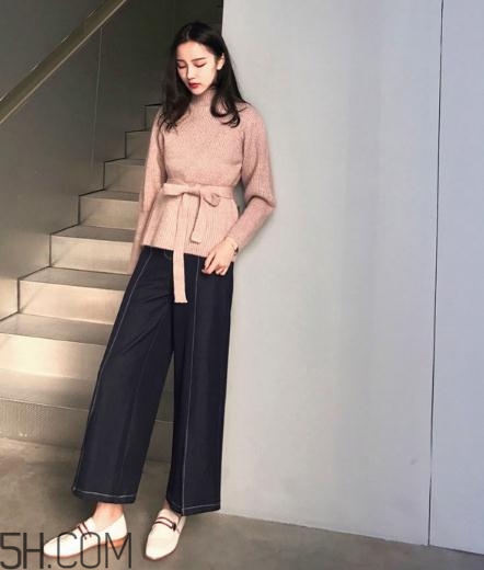 粉色毛衣搭配什么下身？粉色毛衣下面怎么搭配？