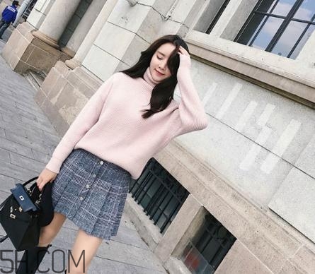 粉色毛衣搭配什么下身？粉色毛衣下面怎么搭配？