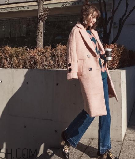 粉色上衣配什么顏色褲子？粉色上衣搭配褲子圖片