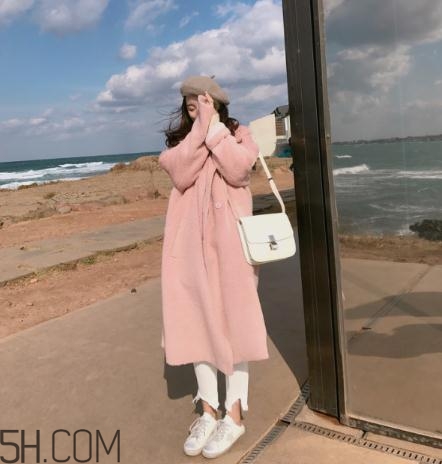 粉色上衣配什么顏色褲子？粉色上衣搭配褲子圖片