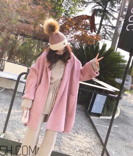 粉色上衣配什么顏色褲子？粉色上衣搭配褲子圖片