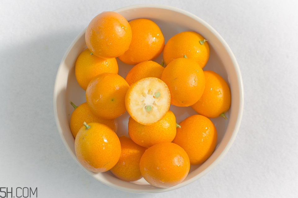 吃了金桔能喝牛奶嗎？金桔和牛奶能一起吃嗎？