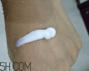 透真氨基酸潔面霜過(guò)敏嗎？透真氨基酸潔面霜適合敏感肌嗎？