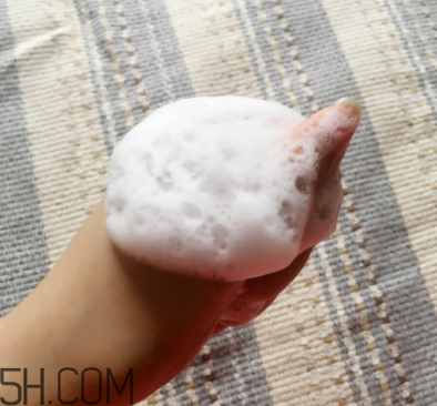 透真氨基酸潔面霜過(guò)敏嗎？透真氨基酸潔面霜適合敏感肌嗎？