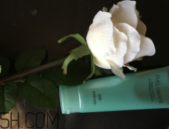 透真氨基酸潔面霜過(guò)敏嗎？透真氨基酸潔面霜適合敏感肌嗎？