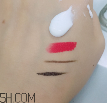 瓷肌晶透雪肌潔面乳可以卸妝嗎？清潔力如何？