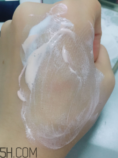 瓷肌晶透雪肌潔面乳可以卸妝嗎？清潔力如何？