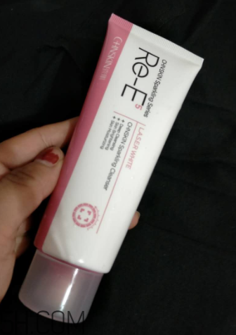 瓷肌晶透雪肌潔面乳可以卸妝嗎？清潔力如何？