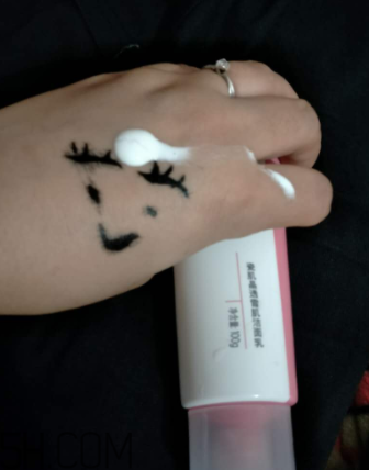 瓷肌晶透雪肌潔面乳可以卸妝嗎？清潔力如何？