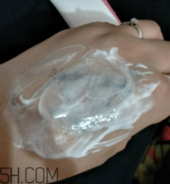 瓷肌晶透雪肌潔面乳可以卸妝嗎？清潔力如何？