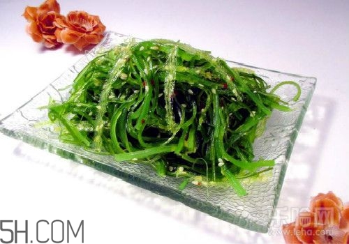 甲狀腺腫大和甲亢的區(qū)別有哪些？甲狀腺腫大適合吃什么食物？