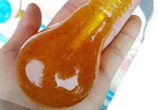 燈泡糖放進(jìn)嘴巴為什么拿不出來？燈泡棒棒糖怎么拿出來？