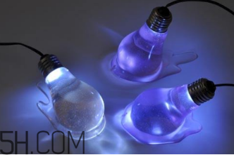 燈泡糖放進(jìn)嘴巴為什么拿不出來(lái)？燈泡棒棒糖怎么拿出來(lái)？