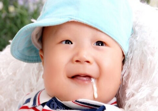 新生兒吐奶情況什么時候會沒有？寶寶吐奶了怎么辦？