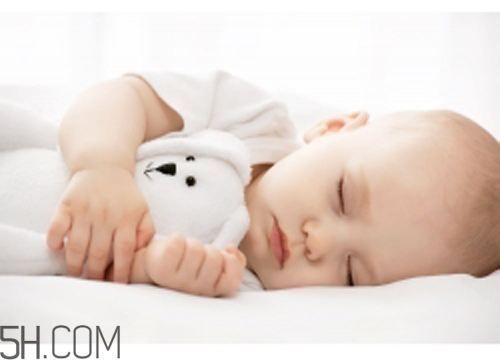 寶寶臉上長(zhǎng)濕疹都是為什么？哪些行為會(huì)影響寶寶睡眠的質(zhì)量？
