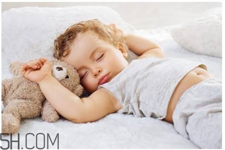 寶寶臉上長(zhǎng)濕疹都是為什么？哪些行為會(huì)影響寶寶睡眠的質(zhì)量？