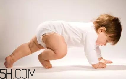 怎樣能夠訓練嬰幼兒的肌肉？寶寶為什么總是在鬧騰？