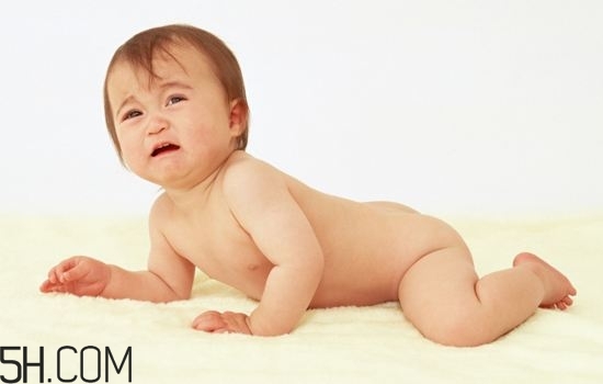 怎樣能夠訓練嬰幼兒的肌肉？寶寶為什么總是在鬧騰？